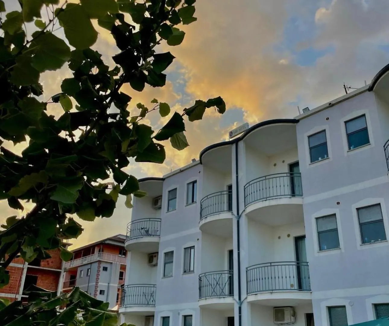 Sar Hotel, Velipojë